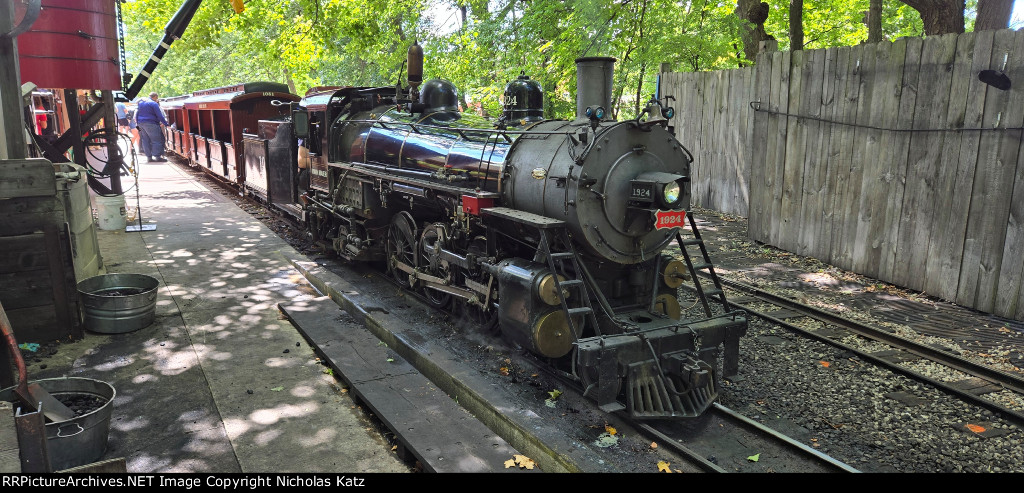 Milwaukee County Zoo Railway #1924